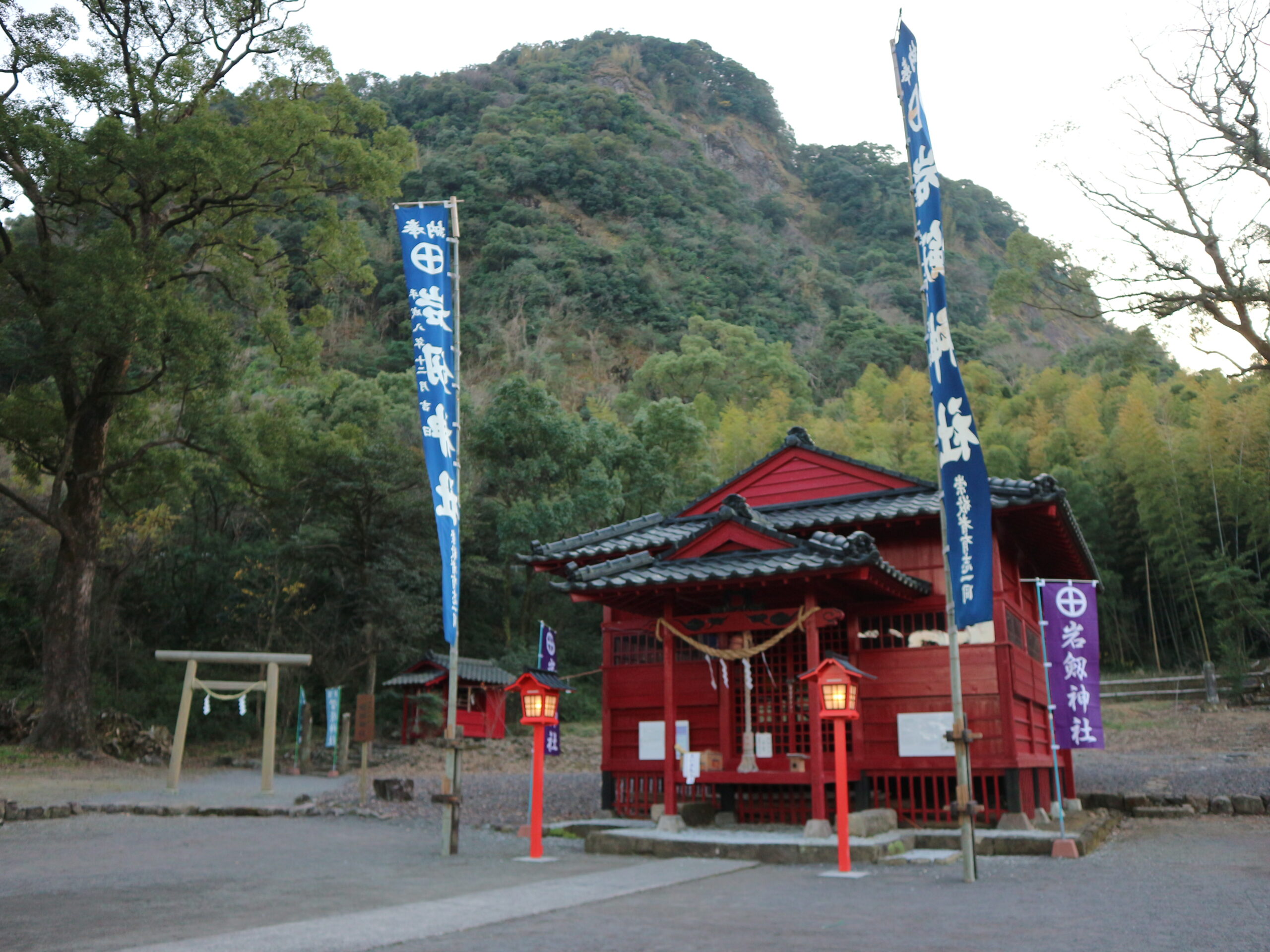 岩剣城跡と岩剣神社